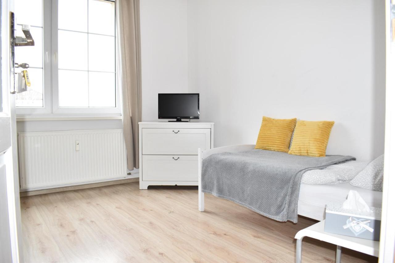 Hostel Przed Switem Гожов Велкополски Екстериор снимка